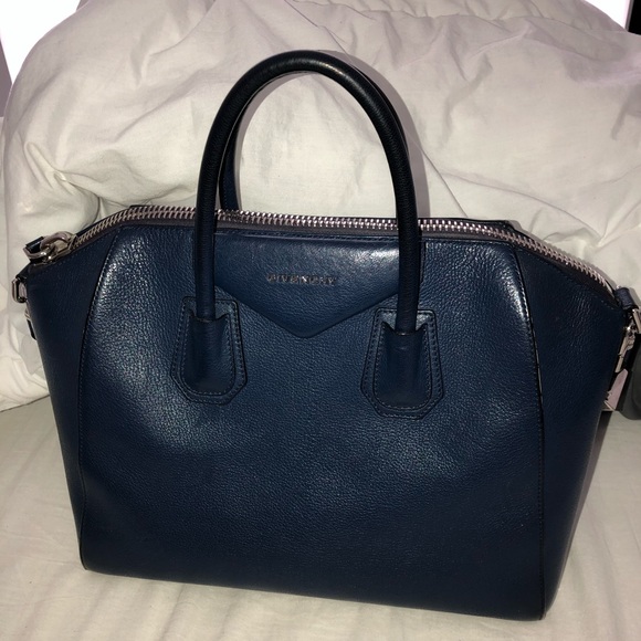 Givenchy Handbags - Givenchy antigona medium
